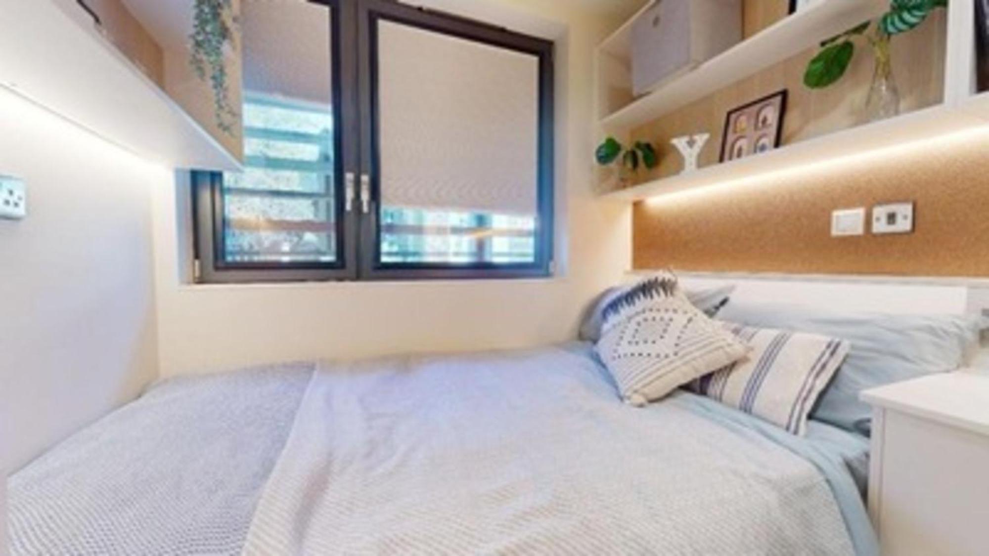 Student Only Silver 2 Bed Iq Paris Garden Londres